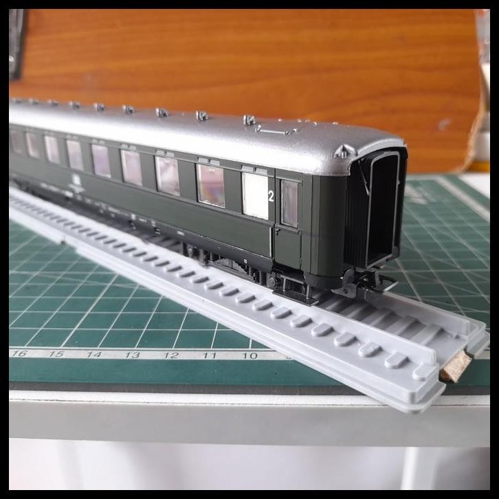 

DISKON LILIPUT HO GAUGE DC - DB - GERBONG PENUMPANG KELAS 2 - LI01 !!!!!!