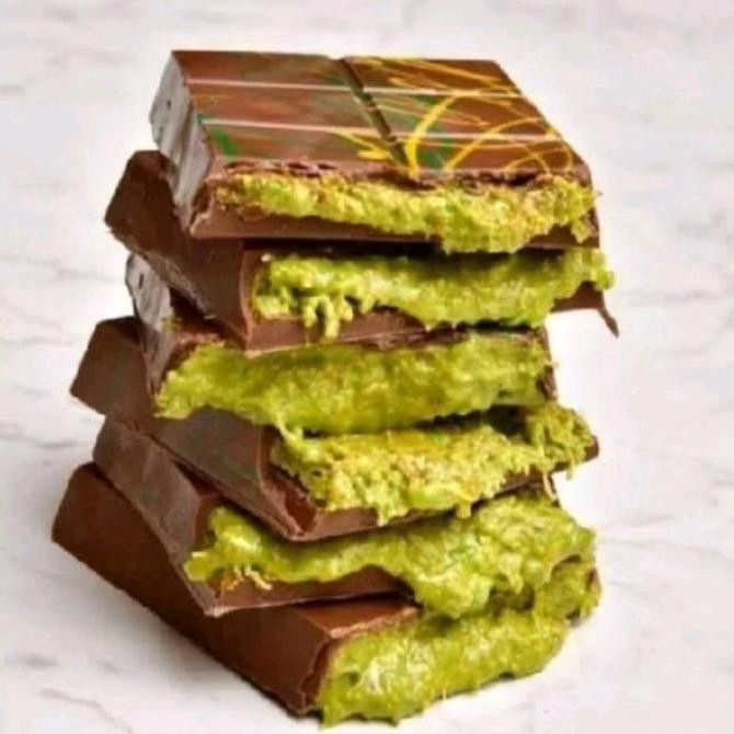 

Paket Hemat Isi 2 ,Coklat Dubai Crispy "Pistachio Kunafe" Berat 250 Gr ,Size 16X8 Cm ,Chocolate Viral Makanan Camilan Choco Food Cokelat Cemilan