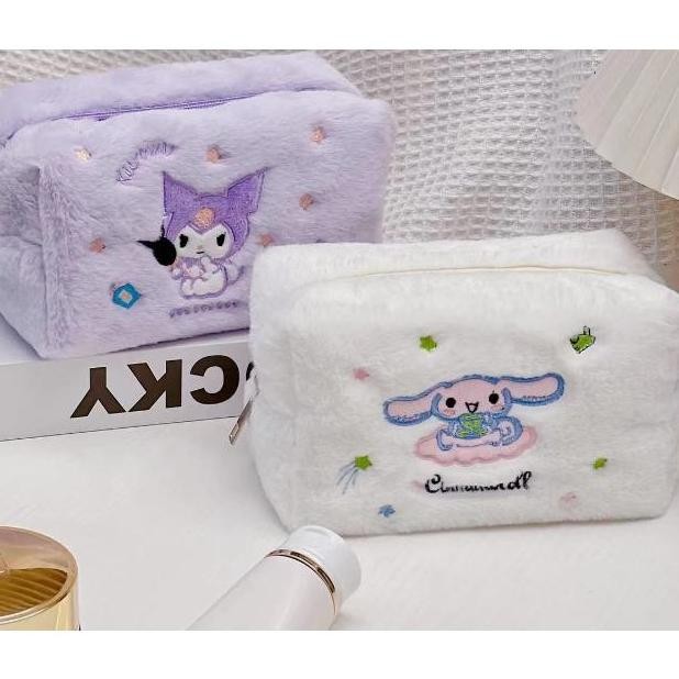 

Tempat Pensil Bulu Besar Karakter Sanrio Kuromi Melody Fluffy Pencil Case Dompet Bulu Lucu