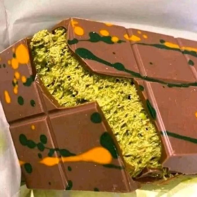 

Chocolate Dubai Crispy Original "Pistachio Kunafe" Berat 250 Gr, Size 16X8 Cm , Food Cocoa Viral Coklat Lembut Meleleh Dimulut , Makanan Cemilan Snack Cokelat