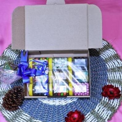 

Parcel Coklat Lagie Toples Isi 9 / Paket Coklat Isi 9/ Hampers Coklat Chocolate Jelly Makanan Permen Kualitas Terbaik Harga Termurah