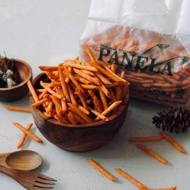 

1 Karton Snack Panela Stik Bentuk Bambu Isi 2 Kantong Total 1Kg - Pedas Gurih - 2 Rasa Mix