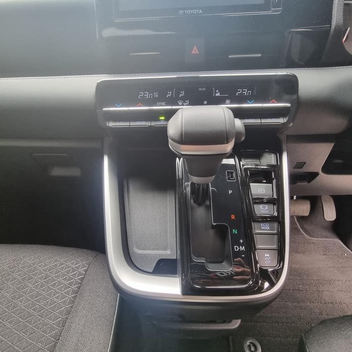 Panel Black Piano Shift Knop Toyota Voxy 90 2022 Original Dan Terpercaya