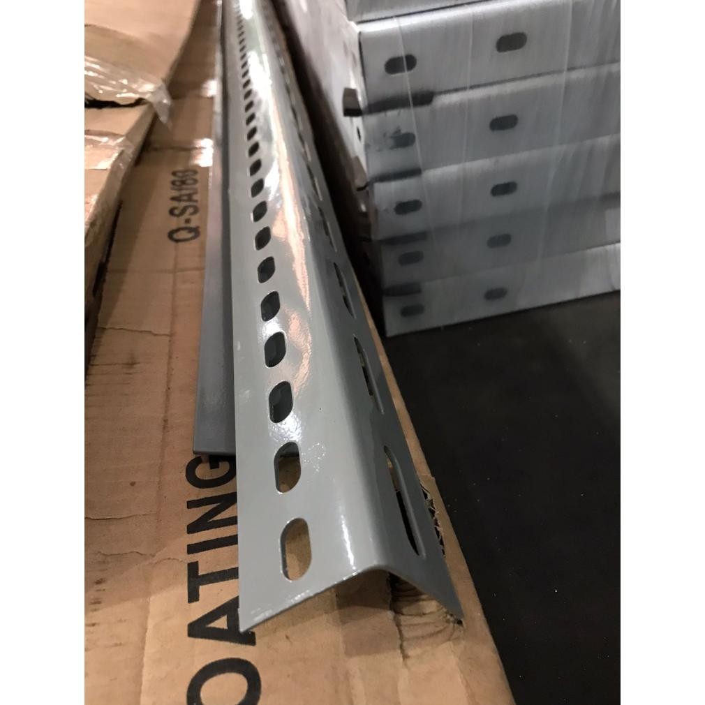 Besi siku lubang UNION SA80 ukuran 4x4 tebal 2mm panjang 2 meter SA80