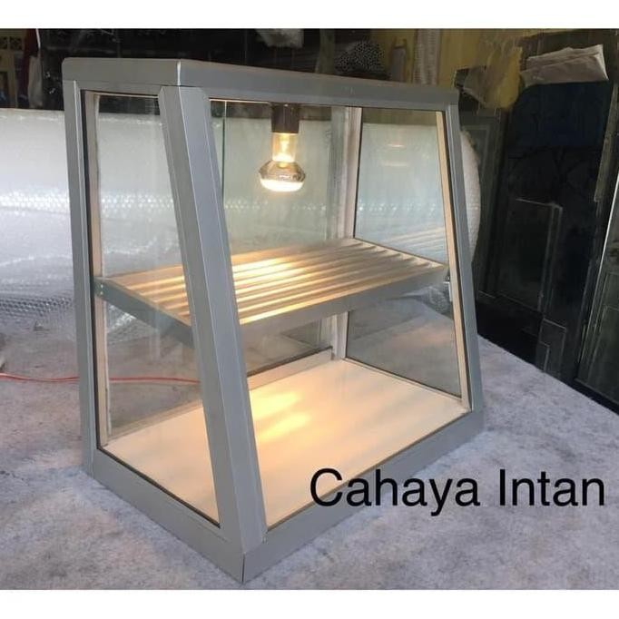 Etalase kaca ayam goreng, kentang goreng, warung makanan