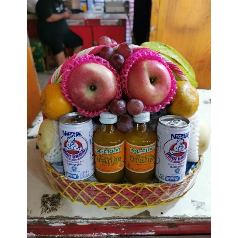 

Parcel Campur Susu Kaleng Berbrand Dan C1000 | Set Hamper Buah Mix Minuman Sehat | Parcel Tahun Baru ( Free Kartu Ucapan )