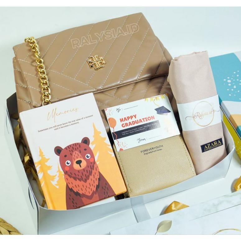 

Ralysia.Id Kado Hampers Tas Wanita / Ulang Tahun Cewek / Kado Ulang Tahun / Tas Wanita / Kado Ulang Tahun / Kado Wisuda / Lebaran / Birthday / Wedding / Graduation / Kado Guru Teman Bestie / Souvenir