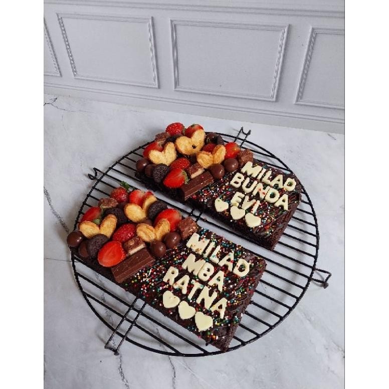 

BROWNIES HIAS 20X10CM DESAIN C Nugi