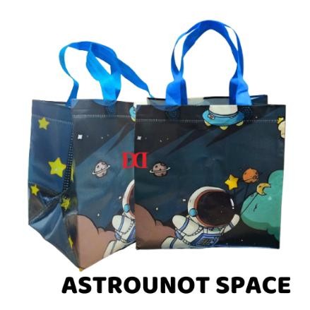 

1 LUSIN - Goodie Bag Laminasi Series Handle Box Animasi Karakter 25X25X15 & 25X25X18 Harga Perlusin (Isi 12pcs) Nugi