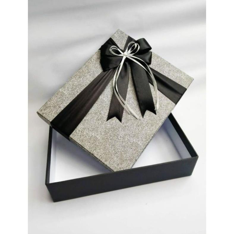 

kotak kado / kotak buku 17x22x5cm Nugi