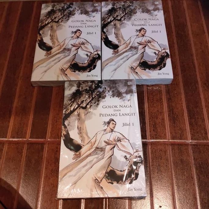 jinyong golok naga dan pedang langit jilid 1 ada bercak di sisi buku.