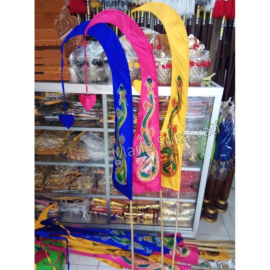 "'''] Dekorasi kain umbul umbul gambar naga bali