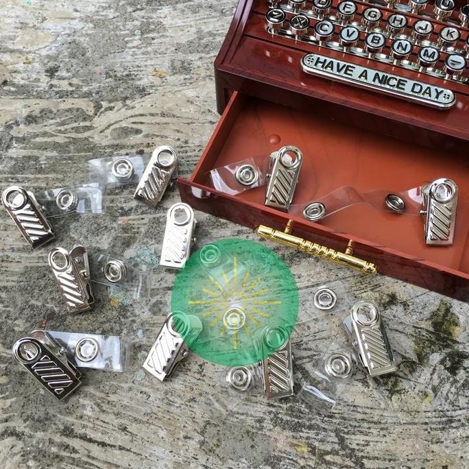 

100 Pcs Jepit Garis Id Card / Jepitan Name Tag Penjepit Besi Original