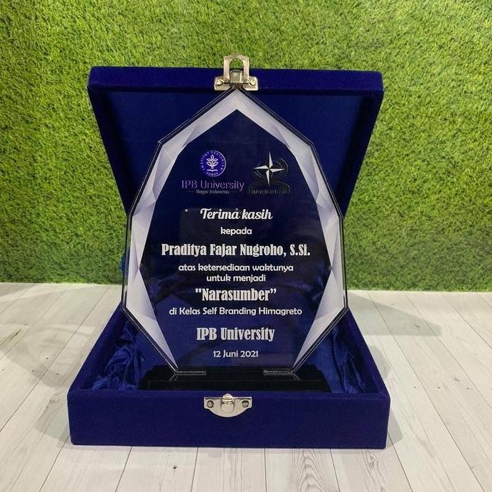 Baru [TERMURAH] PLAKAT/TROPHY/PIALA/VANDEL/PLAKAT AKRILIK UK.20x15 + BOX V3