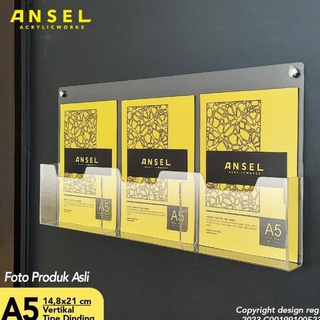 

NEW TEMPAT BROSUR AKRILIK DINDING GANTUNG HOLDER - 3 KANTONG A5 - TIPE D3
