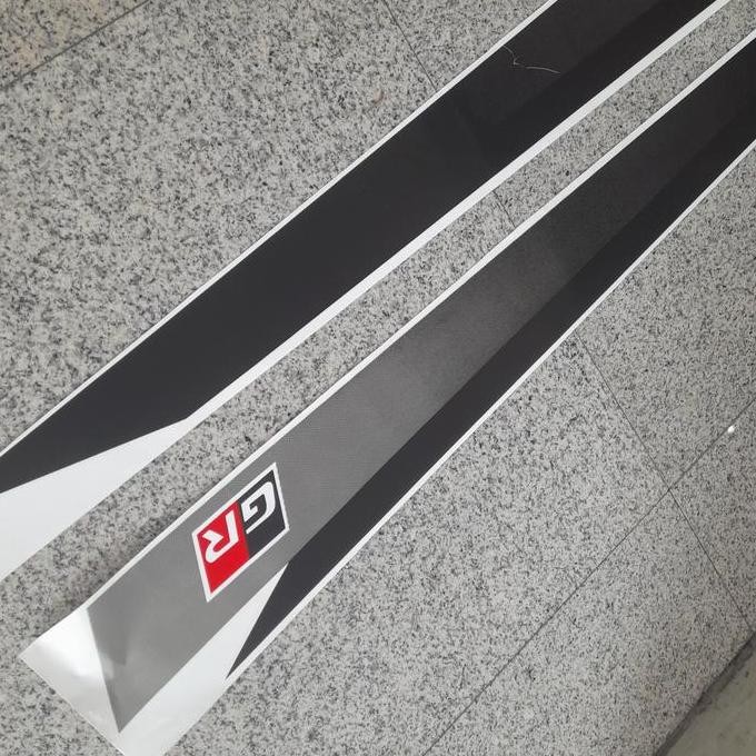 Stiker Body Samping Mobil Toyota Fortuner 2022 Gr Sport