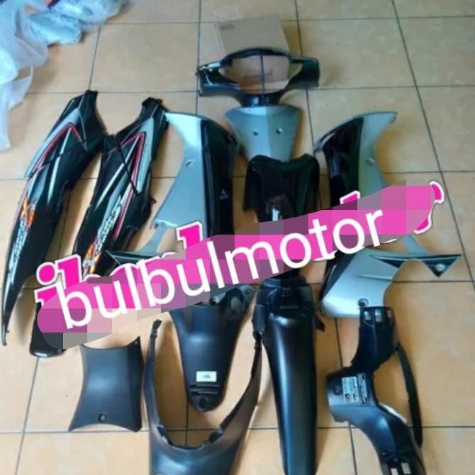 cover body supra x 125d 2006-2007 warna hitam silver
