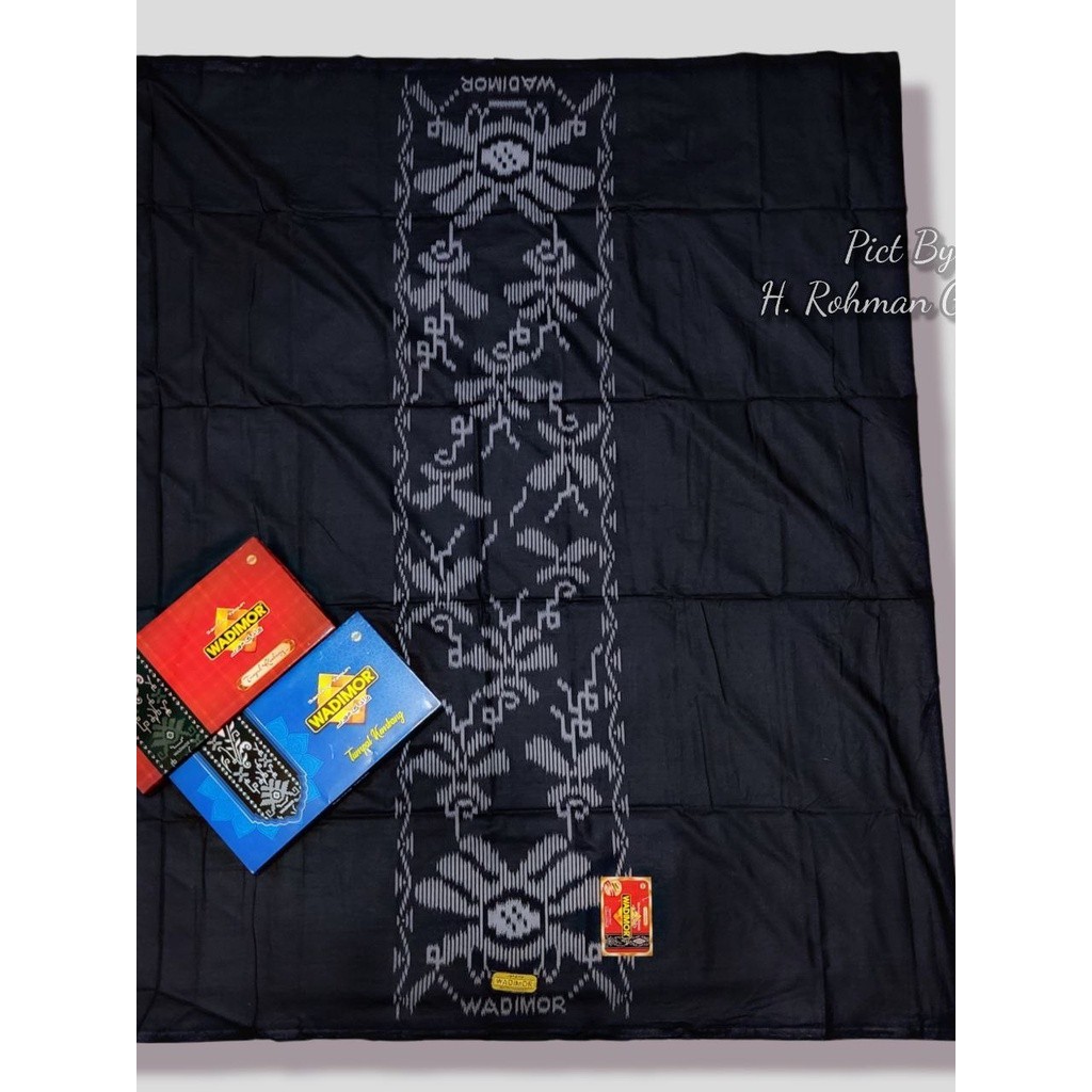 WADIMOR SARUNG TENUN UKURAN PRIA DEWASA WARNA HITAM KOMBINASI BATIK