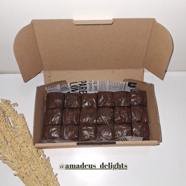 

NO_MORE Fudgy Brownies Amadeus Delights
