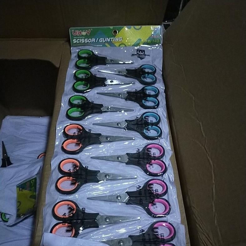 

Gunting kecil Hw4 ukuran 5,5 inch Harga untuk 1 Renteng Isi 12 buah Nugi