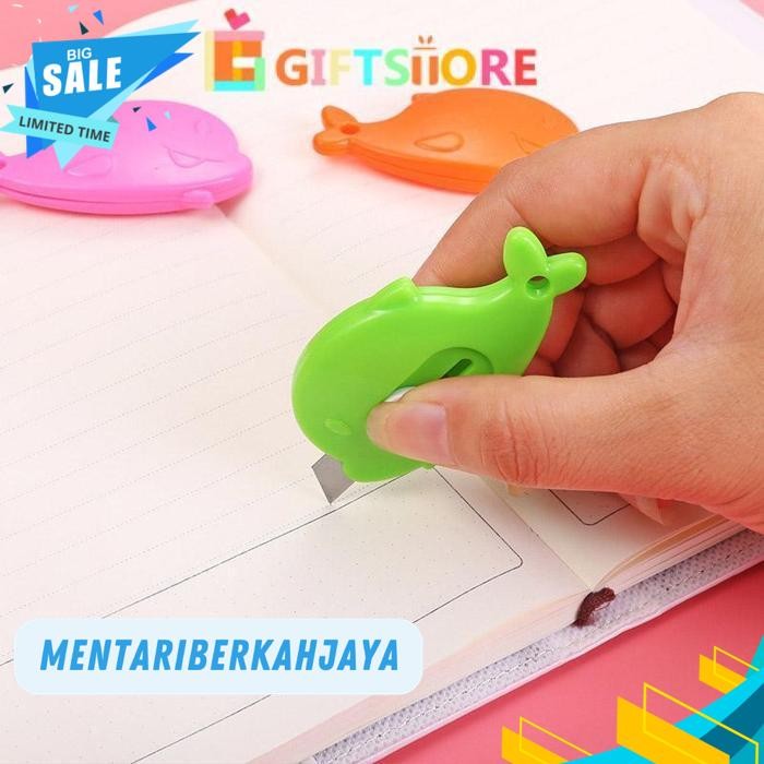 

CUTTER MINI KARTUN PEMOTONG UTILITAS KECIL PORTABEL PEMOTONG UNBOXING WORTEL DOLPHIN WHALE ART PAPER-GI BY MENTARI BERKAH JAYA