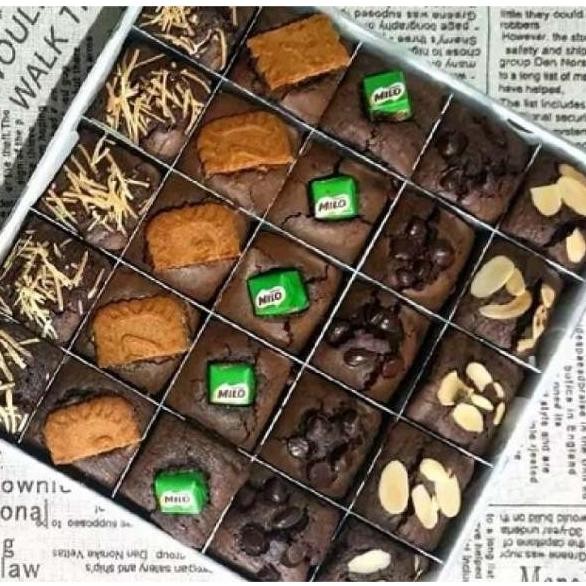 

Brownies Fudgy Dark Coklat Skat 20X20 Isi 25 Pcs