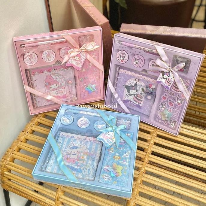 

TERLARIS - Gift Set Hadiah Kado Alat Tulis Binder Buku ID Card Case Washi Tape Stationery Sanrio My Melody Cinnamoroll Kuromi Perlengkapan Sekolaj Alat Tulis Lucu