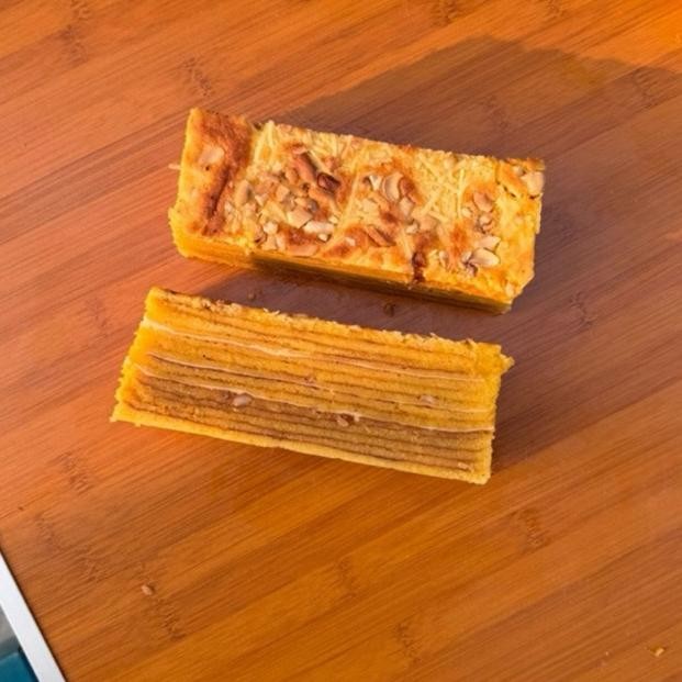 

Kue Lapis Legit Cream Cheese Kacang Mede aSt
