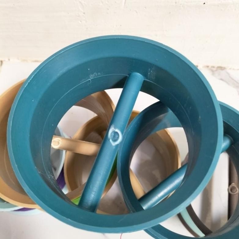 

TERBAIK New GULUNGAN/KENUR ISI BENANG 0,40 PLASTIK TEBAL ANTI PECAH DAN TAHAN BANTING/BENANG LAYANG-LAYANG