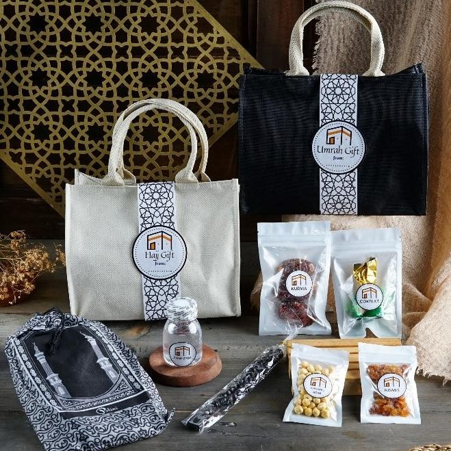 

Oleh Oleh Haji Premium Souvenir Arab Saudi Umroh Gift Sajadah Travel Lengkap Hampers Tas Canvas Unik