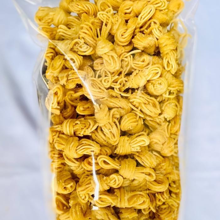 

FF Mang Ade Keripik Mie Gulung Kemasan 500gram Snack Food Kering Pedas Kripik Cemilan