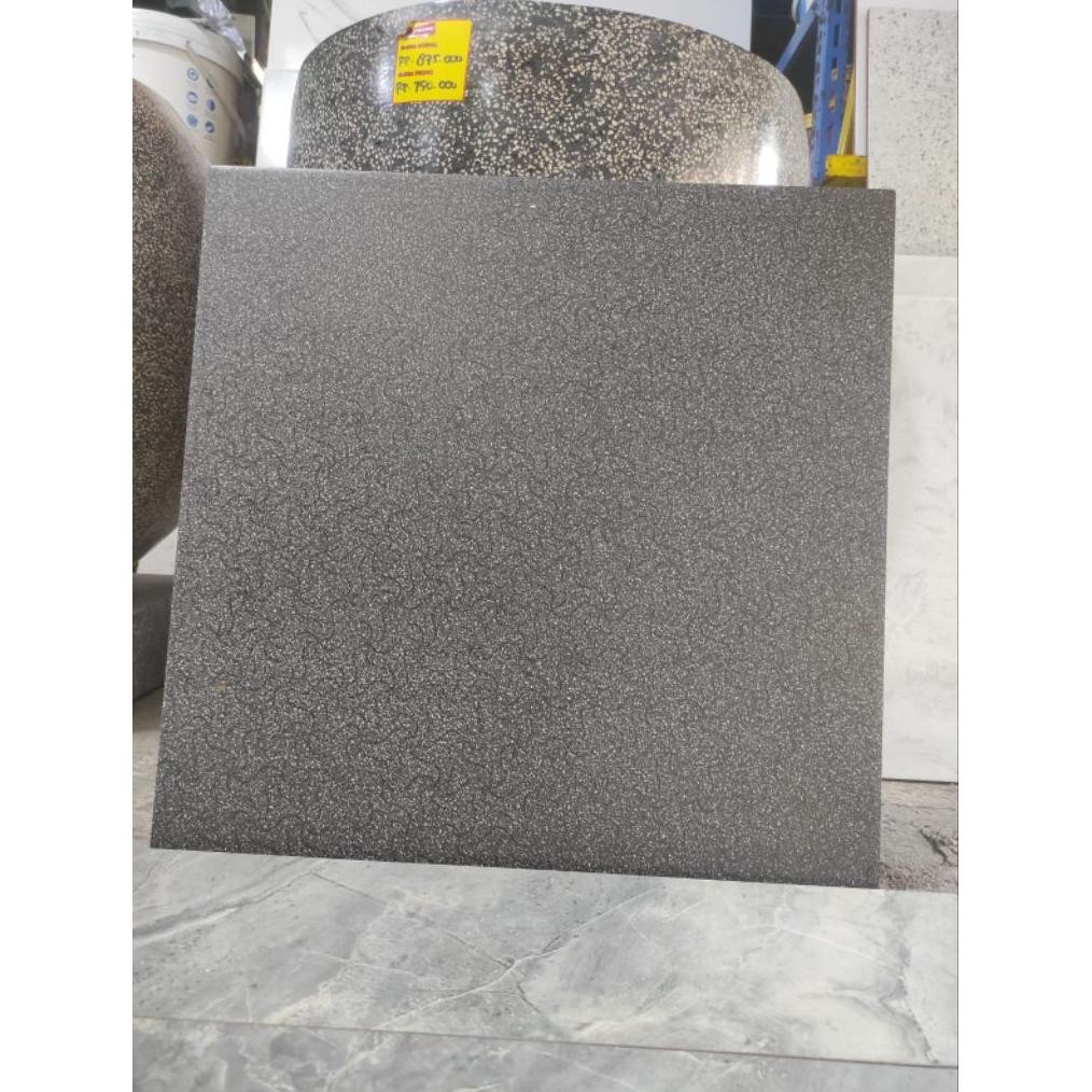 Keramik Kasar Gemilang Uganda Black 50x50 aSt