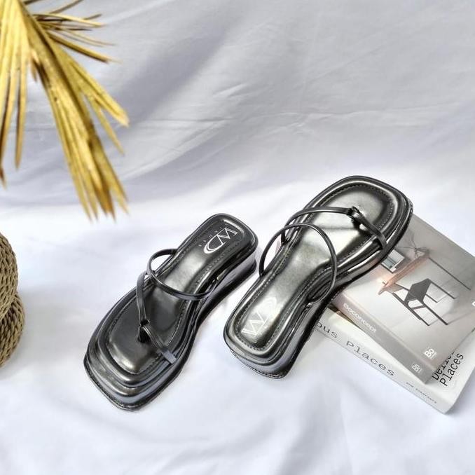 

Windaili ELYA sendal platfrom wanita Sandal CS
