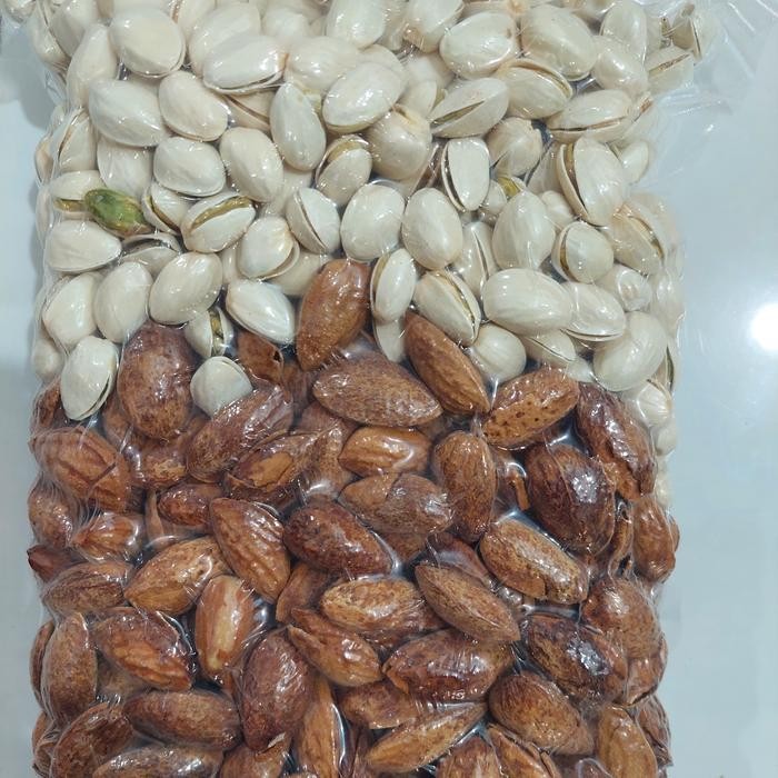 

Mix Almond Cangkang Dan Pistachio Cangkang Kemasan 500Gram Terlaris Best Quality 100% Original
