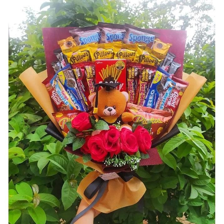 

(B) Buket Big Premium Snack Boneka Wisuda Bunga Lengkap Cowo/paket/bingkisan Snack Ulang Tahun/Ultah/ Wisuda/Kado/Hadiah Pacar/sahabat/Sidang skripsi/seminar/santunan anak yatim