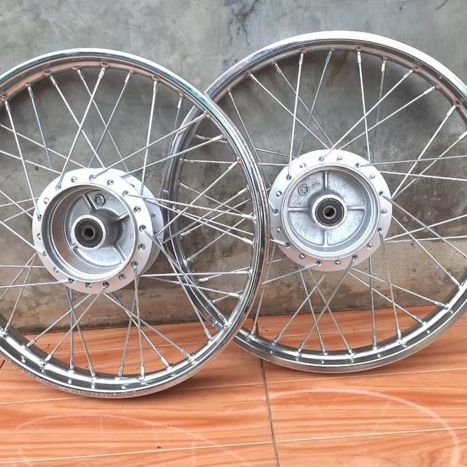 velg pelek belakang jari jari motor honda supra fit new 125 kharisma
