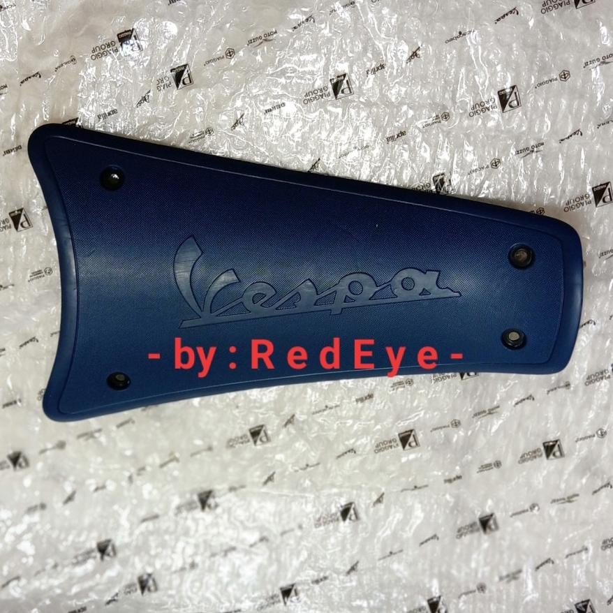 Tutup Accu Vespa Primavera Yacth - Sean Wotherspoon