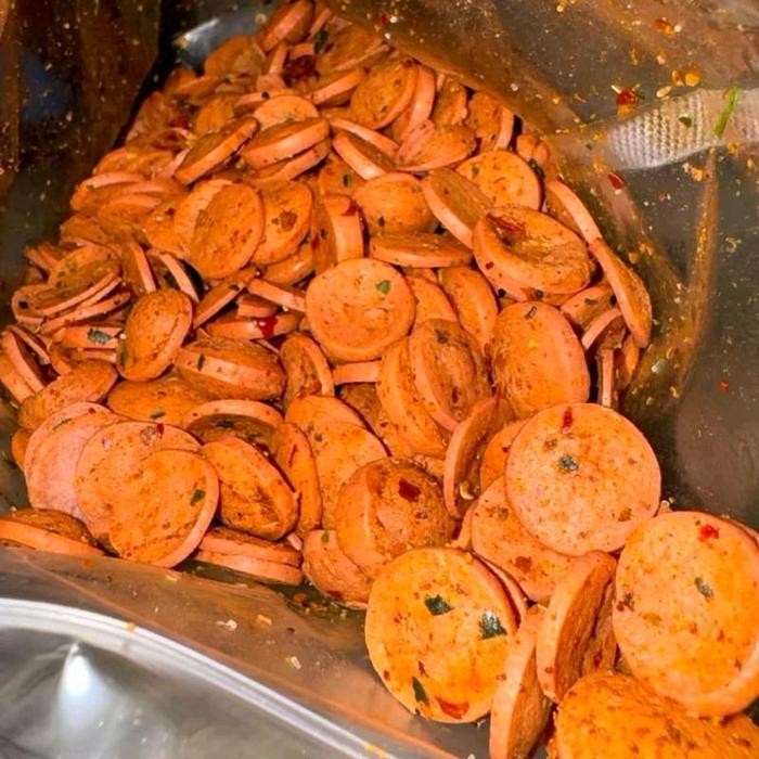 

Cri 500Grm - Cemilan Sosis Goreng Viral Pedas Daun Jeruk