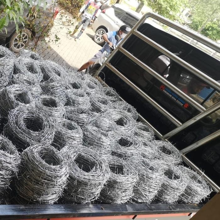 Kawat Duri Pagar Galvanis Bwg 14 - Panjang 90An Meter