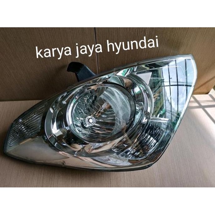 Lampu depan Head lamp Kanan Hyundai H1