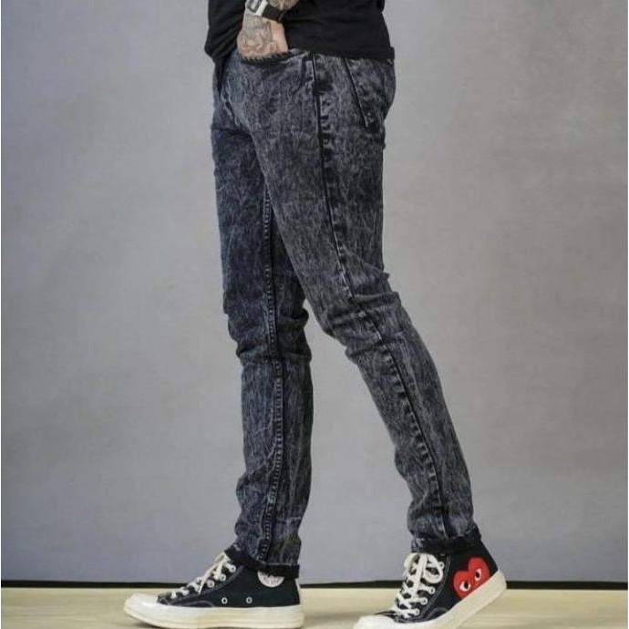

Celana Jeans Pria Snow Black Model Pensil Slim Fit Street Style