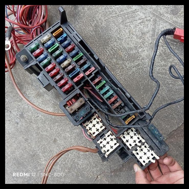 DISKON FUSE BOX SIKRING / RELAY MESIN MOBIL MERCY A-CLASS A140 W168 ORIGINAL COPOTAN 