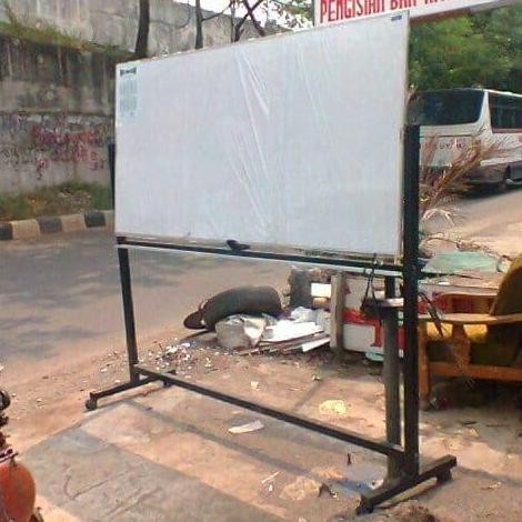 

Whiteboard Nonmagnetik 90 X 180 Stand Roda New Stok
