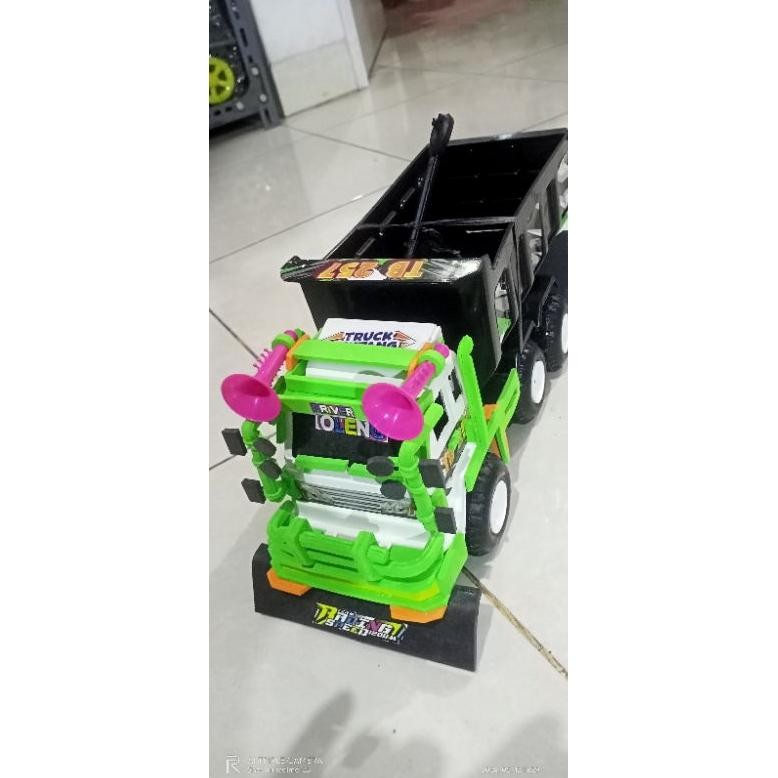 Mainan Truk Modifikasi Plastik Busa Truk Kalimantan DiM