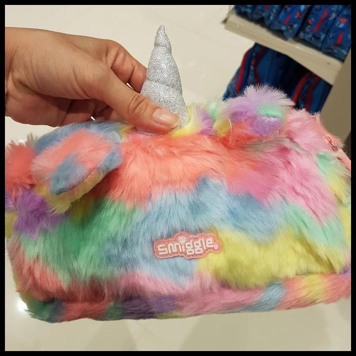 

Tempat pensil Pouch Smiggle Original Unicorn fur rainbow fluffy