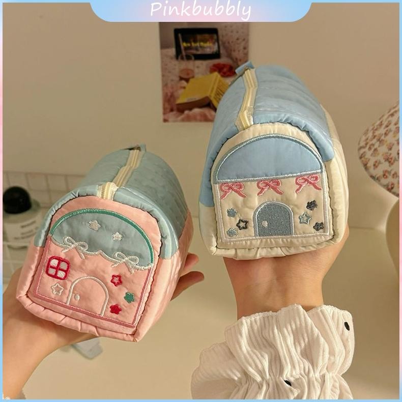 

Pinkbubbly.READY Tempat Pensil Bentuk Rumah Aesthetic / Kotak Pensil Korean StyleKotak pensil lucu rumah kecil kantung pena lucu tas pena pensil pensil kotak kotak Kotak Pensil Aesthetic Korean Style / Kotak Pensil Puffy Premium / Tempat Pouch Kosmetik /