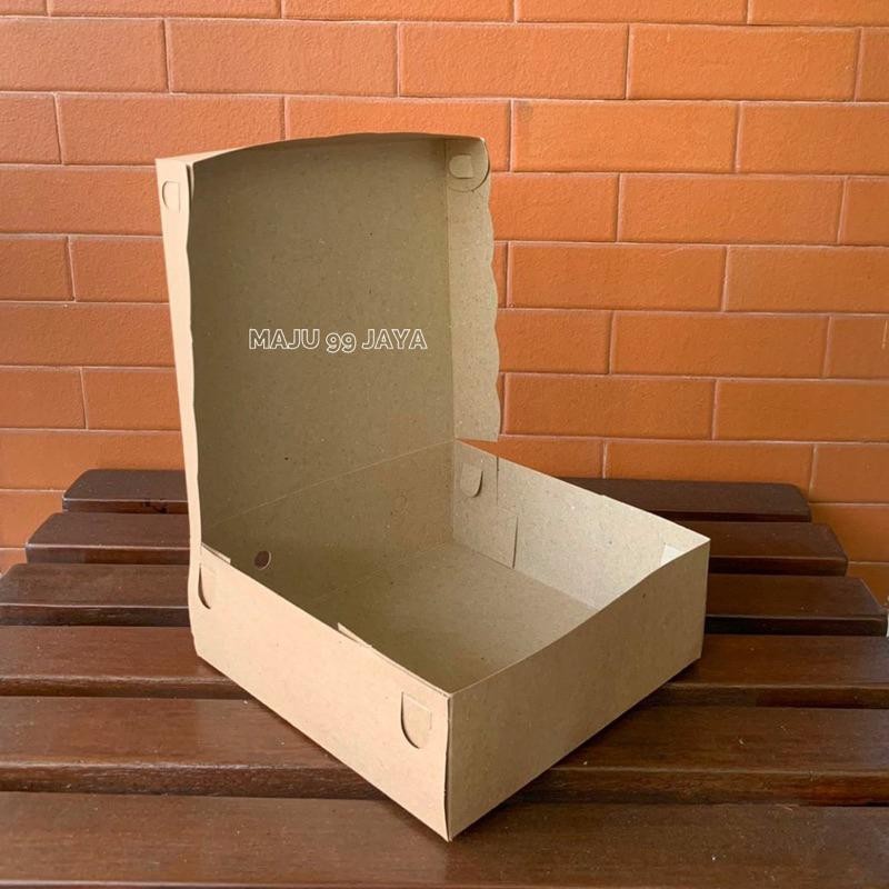

Bis Dus Kue / Kotak Makan Nasi R8 18Cm X 18Cm X 7Cm Kraft Cokelat (Ketebalan 300Gram) Warna Coklat Tebal