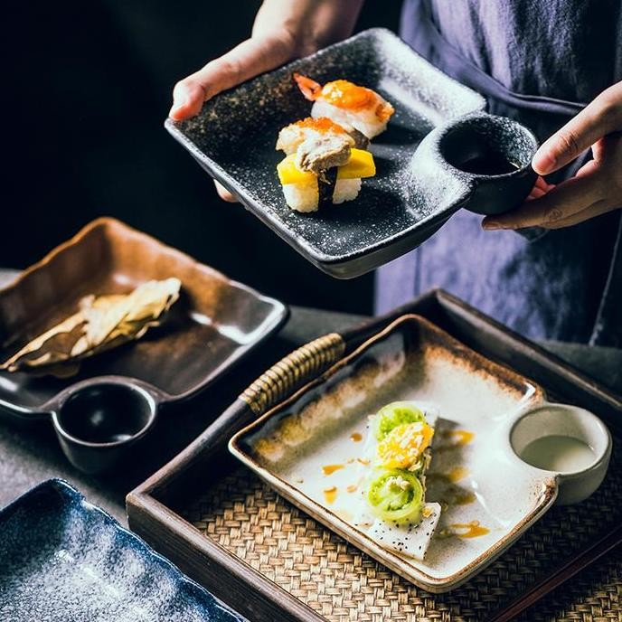 

Piring keramik dengan sauce dish sambal SnackPlate with sauce dish