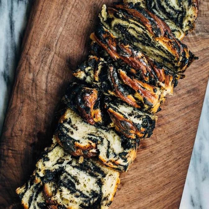 

FILLING TAUSA WIJEN HITAM BLACK SESAME PASTE ISIAN MOONCAKE ROTI 1 KG HT