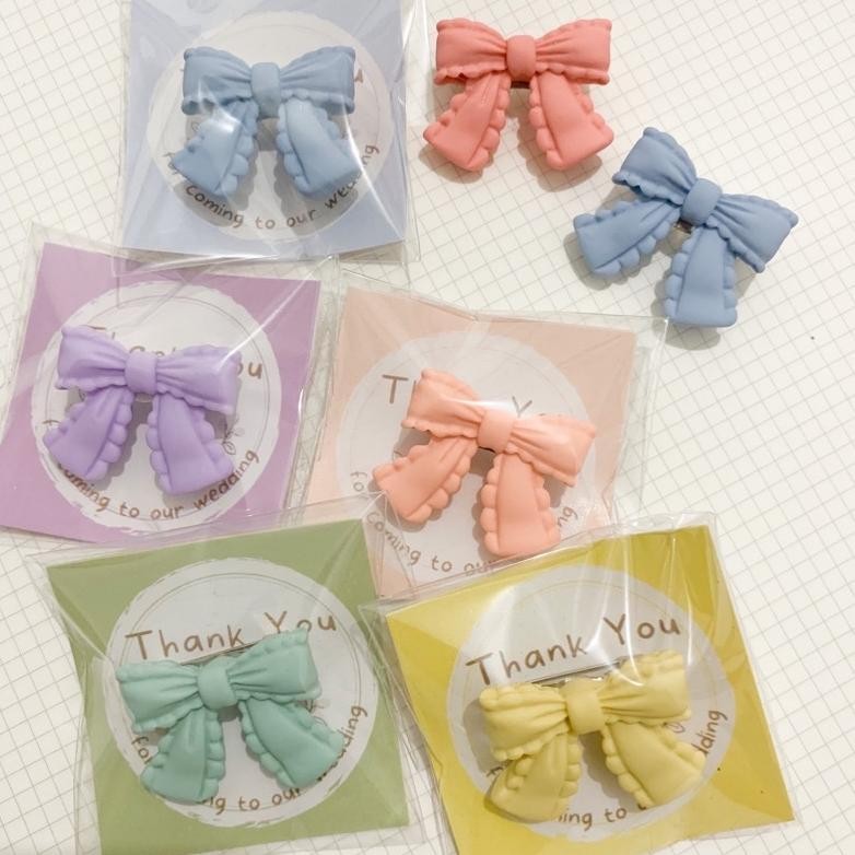 

Bross Pita Warna Warni (Isi 50)| Souvenir Bross | Souvenir Wedding Murah | Souvenir Wedding Aesthetic Nugi